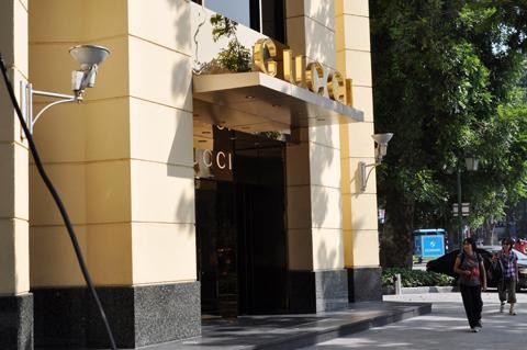 Cửa hàng Gucci của Milano-Vina đặt tại 63 Lý Thái Tổ, Hà Nội vẫn mở cửa đón khách trong ngày hôm nay. Ảnh: AQ